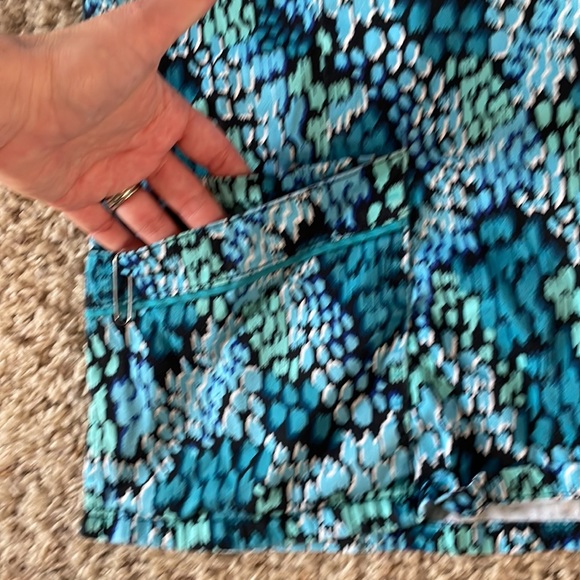 Teal Landau snake-print scrub top - Picture 3 of 4
